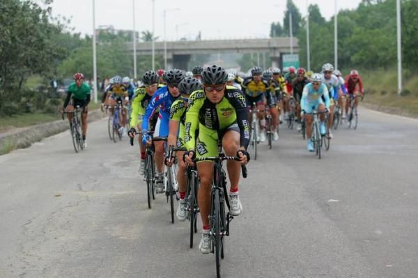 Rene Obst (Nutrixxion Sparkasse) on the front during the early part of the stage.