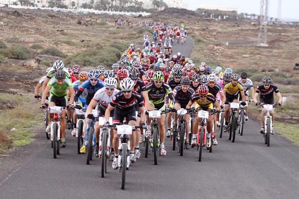 The peloton at the start.