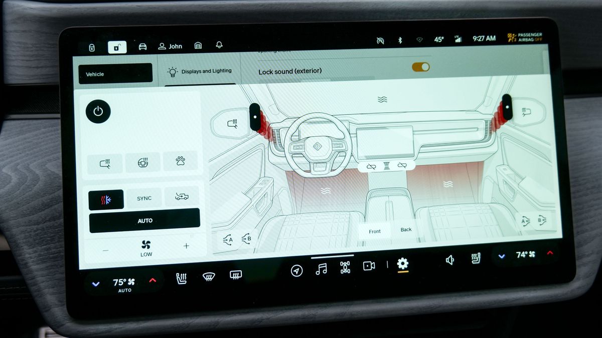 2025 Rivian R1T Tri.