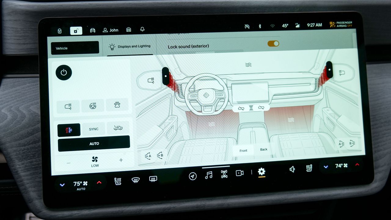 2025 Rivian R1T Tri.