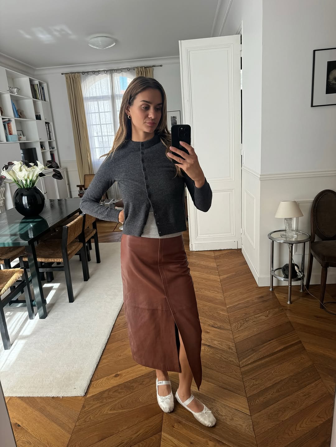 woman wearing early spring outfit idea 2026