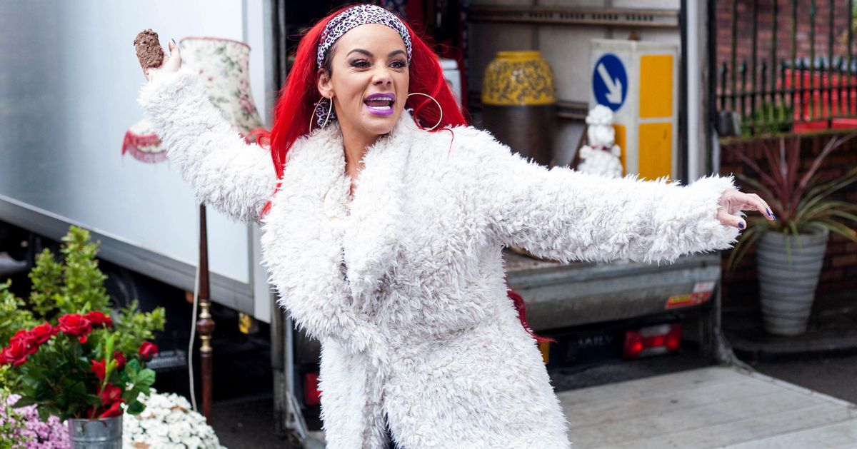 THE MCQUEENS AND CINDY GET INTO A SOIL THROWING FIGHT, Goldie