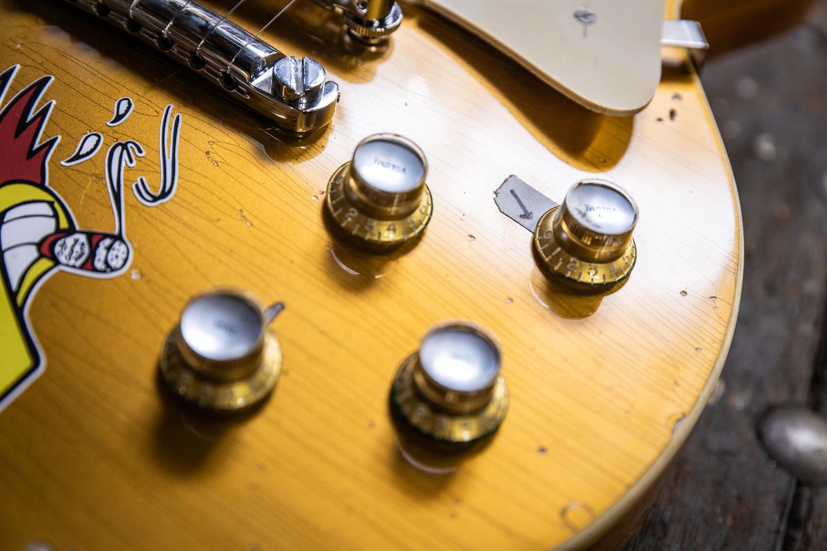 Gibson's new Mike Ness signature 1976 Les Paul Deluxe Goldtop