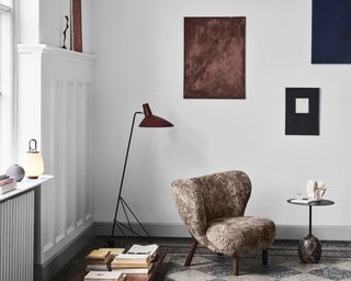 &Tradition Tripod Floor Lamp HM8 in maroon, inside white living space with armchair and wall art
