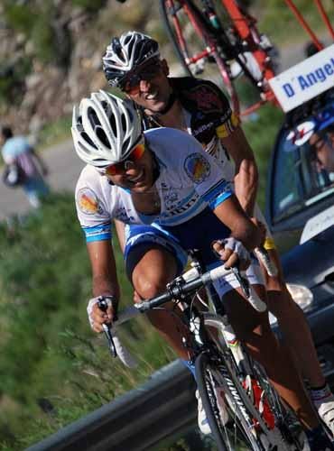 Josue Moyano (Argentina) leads Fortunato Baliani (D'Angelo &amp; Antenucci).