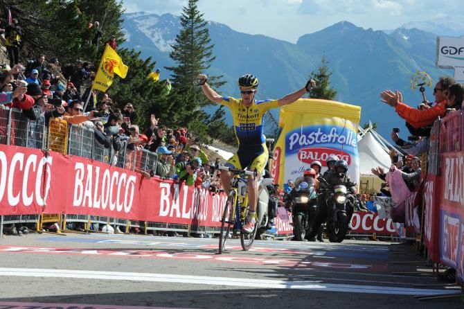 Michael Rogers celebrates his victory on Monte Zoncolan