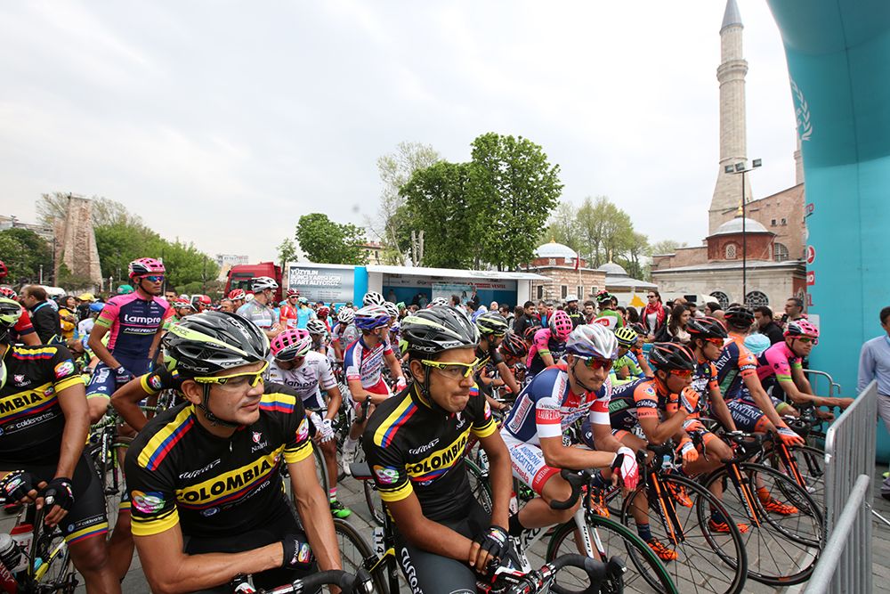 The peloton ready and primed for the final stage