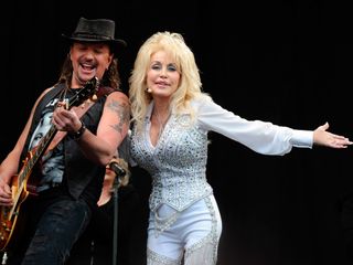 Dolly Parton and Richie Sambora on the Pyramid Stage