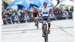 Tom Pidcock crossing the line for the win in XCO at Nové Město