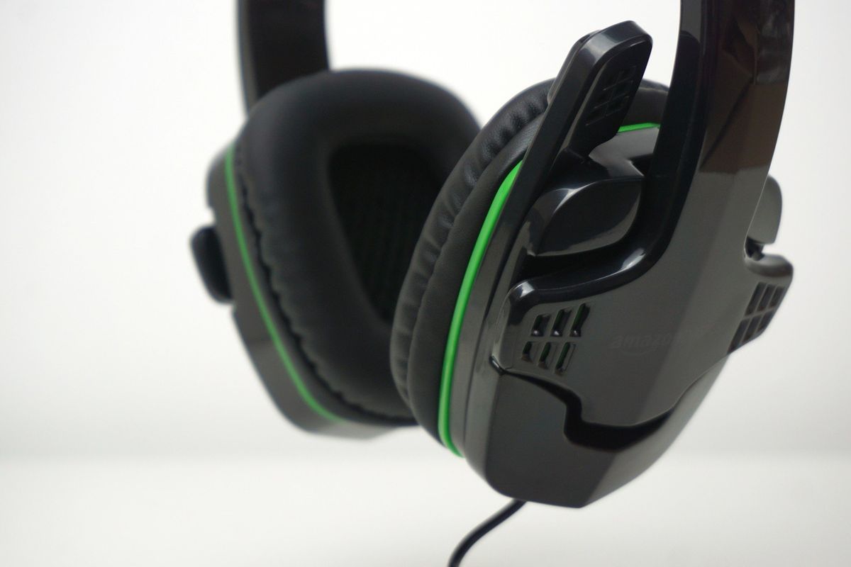 AmazonBasics Xbox One headset review Mucho boom for your buck