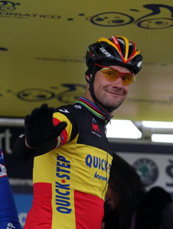 Boonen waves to his fans before the stage