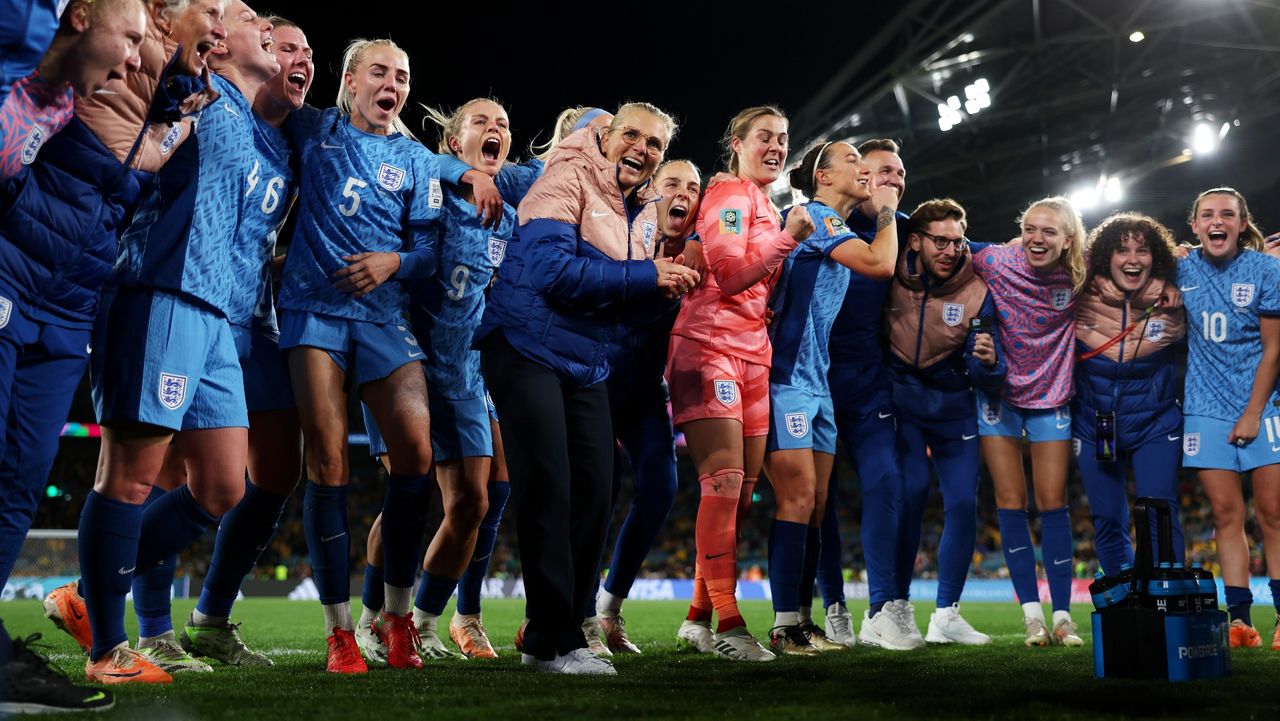 Head coach Sarina Wiegman leads the huddle after England’s win over Australia 