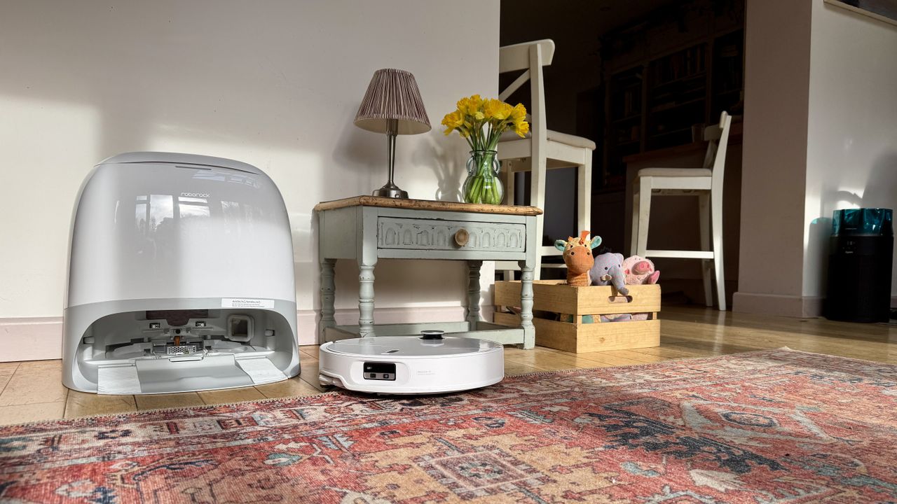 Roborock Qrevo Curv 2 Pro robot vacuum in reviewer's home