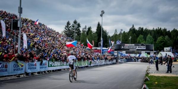 Nino Schurter (Scott-Swisspower) wins in Czech in front of a huge crowd
