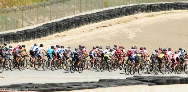 The elite men start to stretch it out