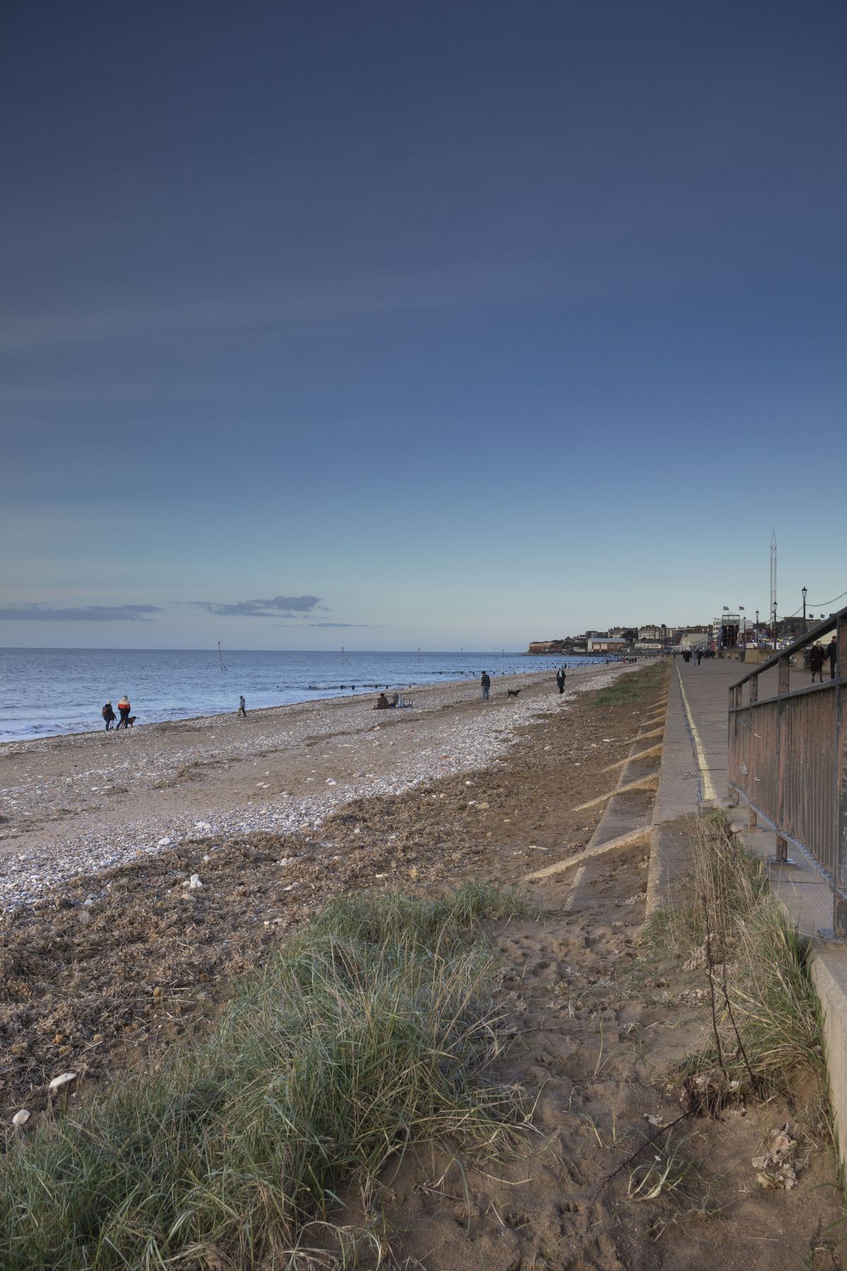 LEE85 GND test shot taken at a beach promenade