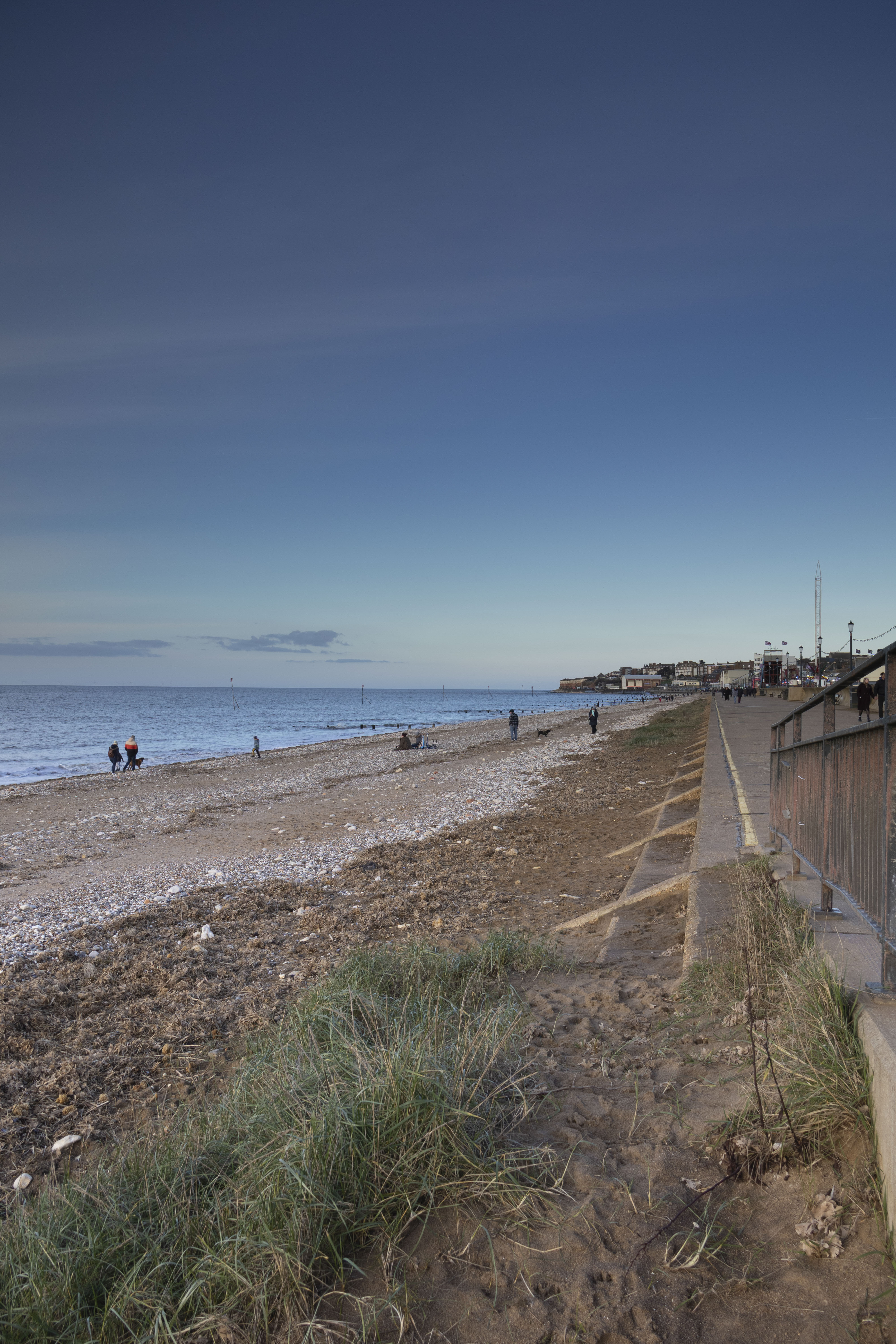 LEE85 GND test shot taken at a beach promenade