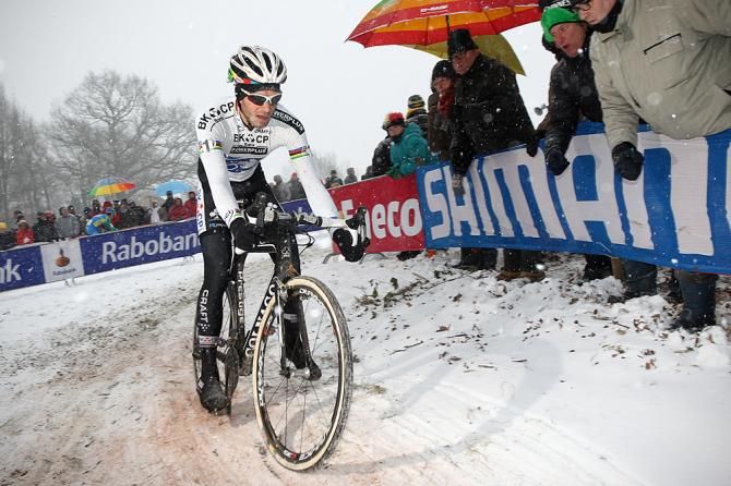 Niels Albert takes the icy turn with caution