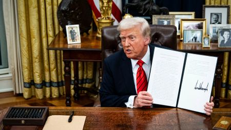 Donald Trump signs executive order