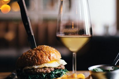 burgers with spanish wine