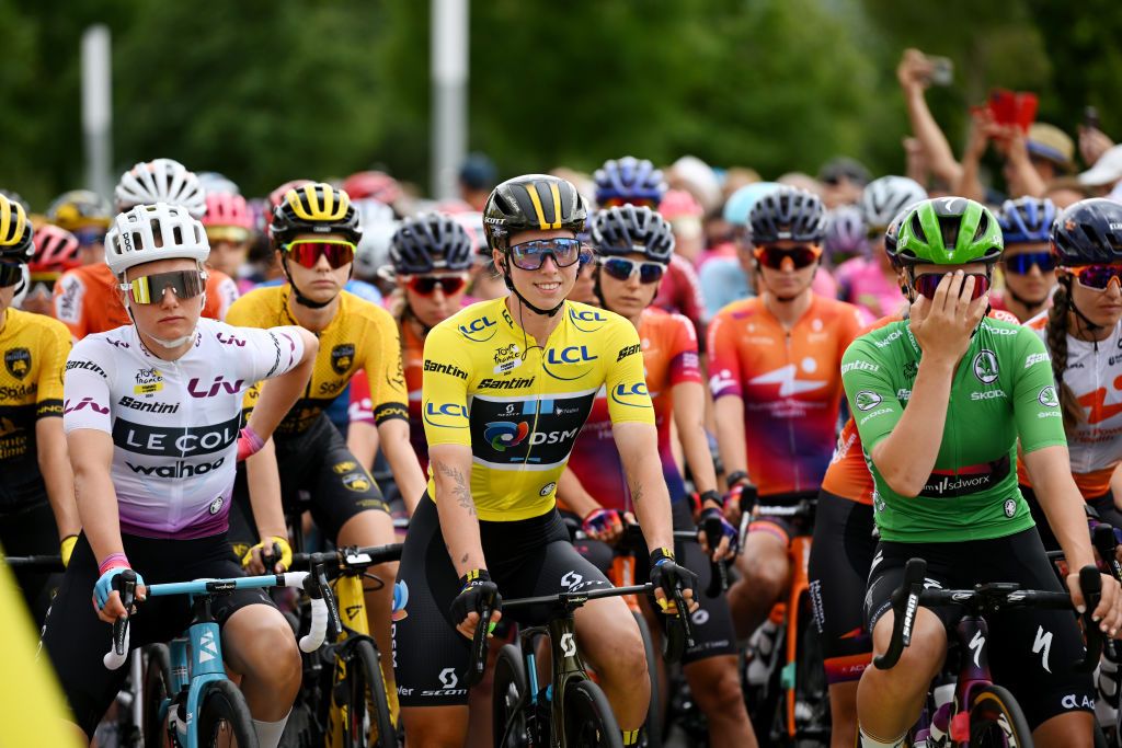 Lorena Wiebes (Team DSM) in the Tour de France Femmes yellow jersey