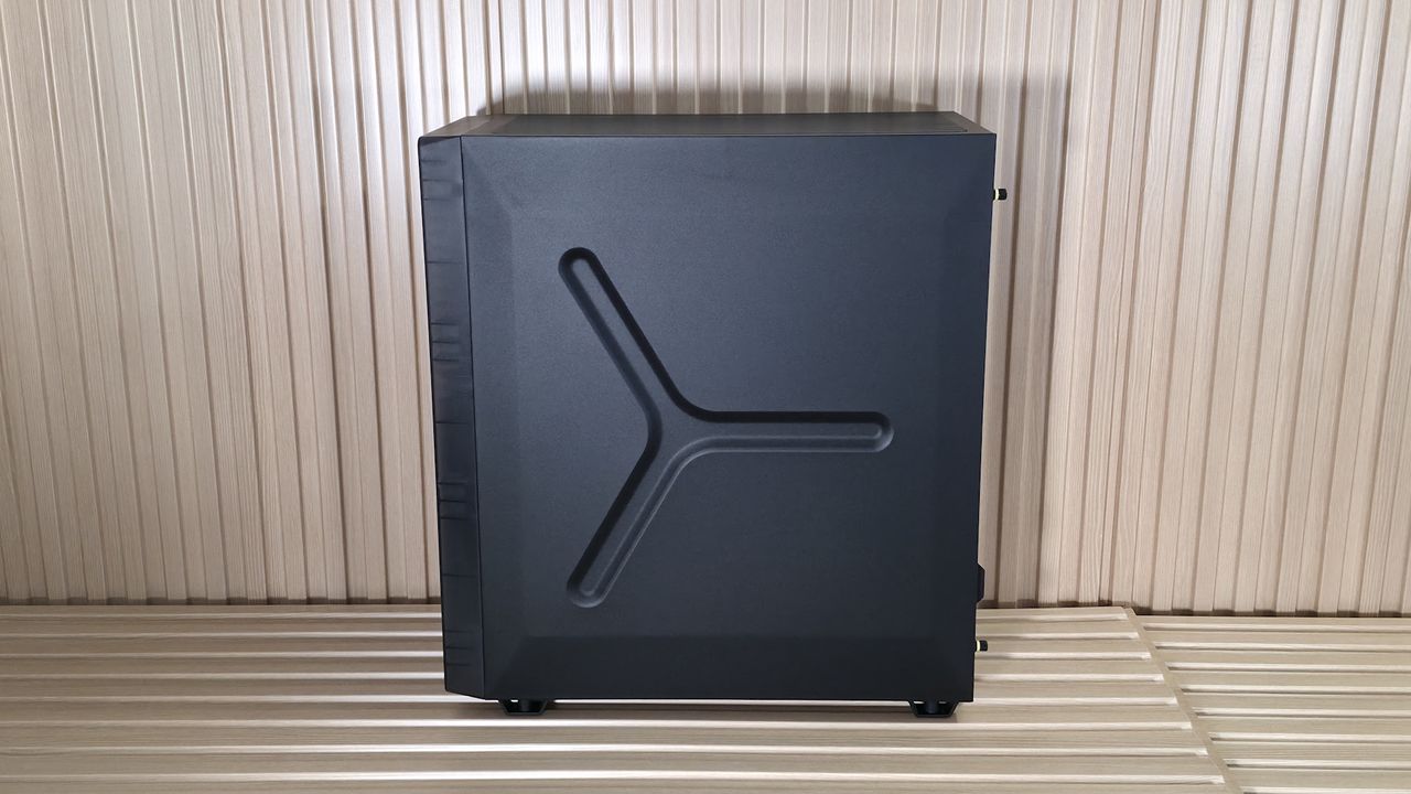 Corsair 3200D RS - Outside