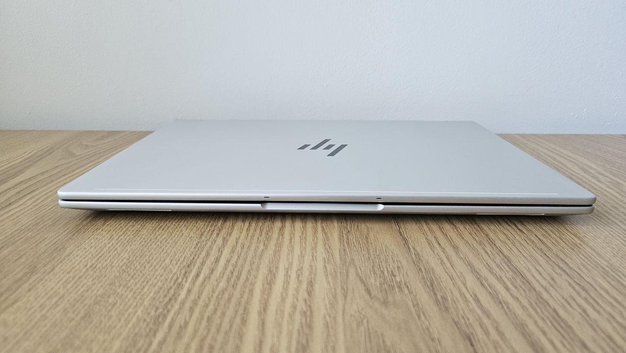 The HP ZBook XG1i on a desk