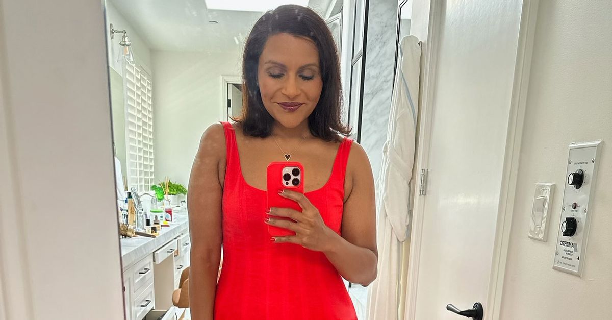 Mindy Kaling’s Cute  Dress Is Destined to Sell Out