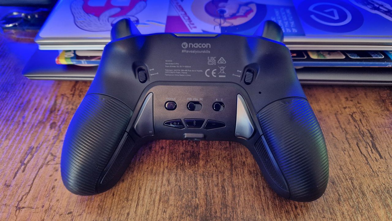 Nacon Revolution 5 Pro's back