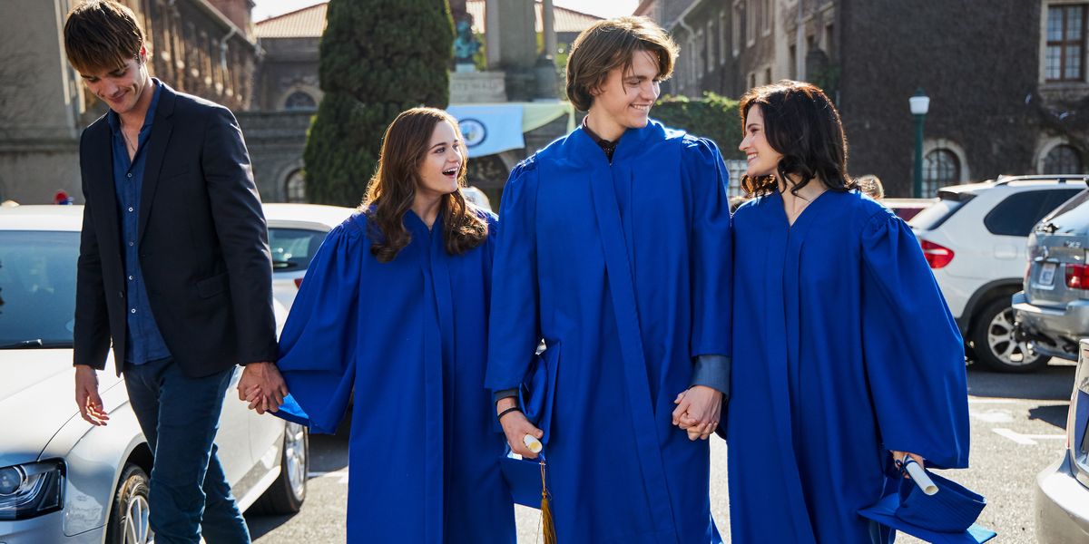 A still from The Kissing Booth 2