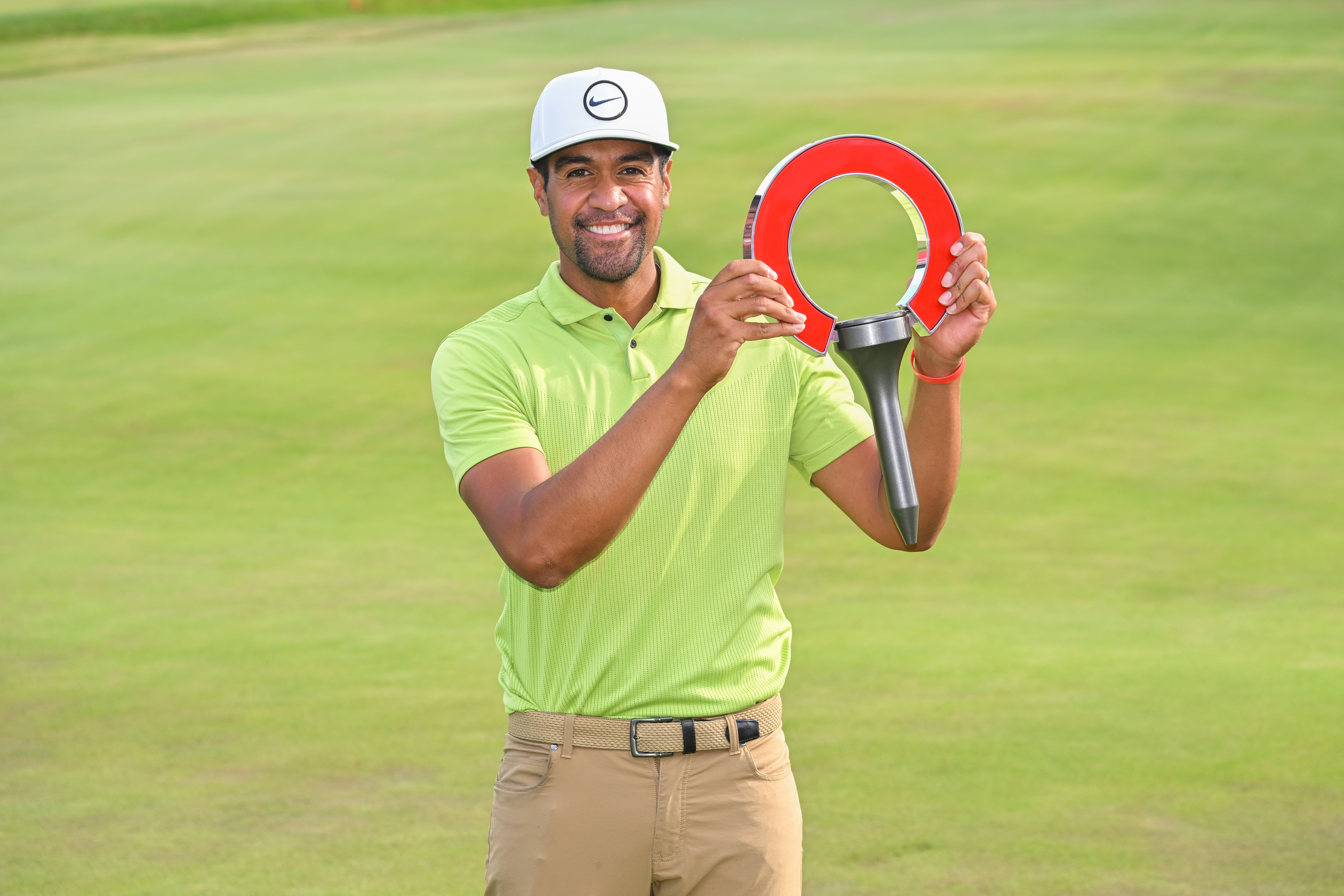Tony Finau holds the Rocket Mortgage Classic trophy in 2022