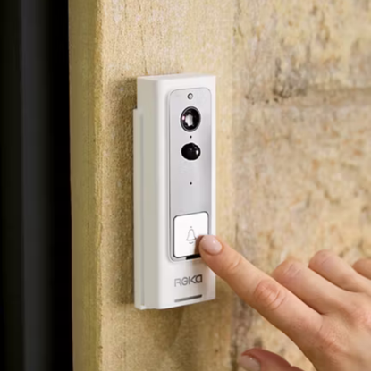 Finger pressing aldi video doorbell