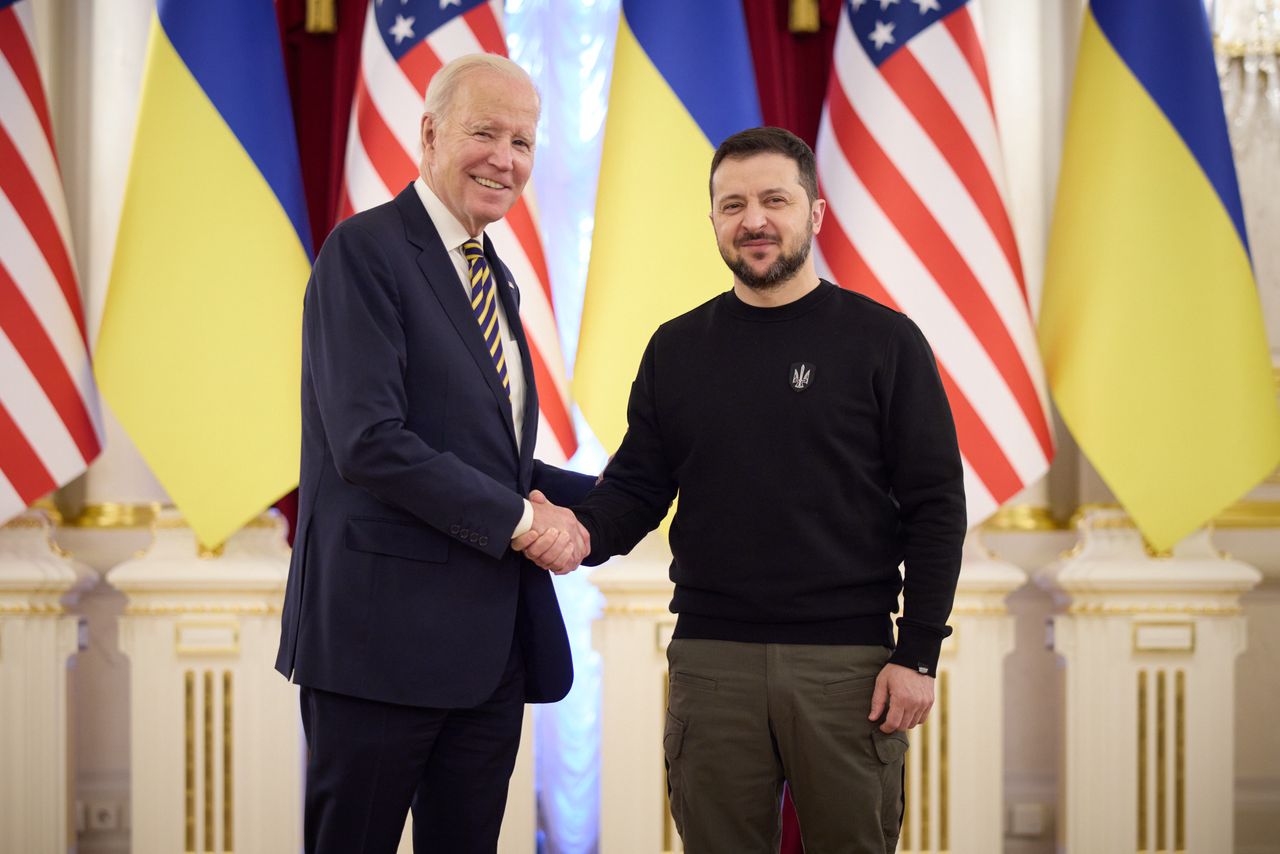 Biden and Zelensky shaking hands.