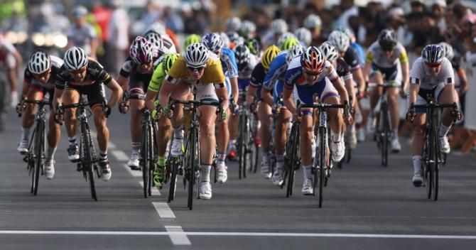 Kristin Wild (in yellow) sprints toward the finish on the final day of racing in Qatar