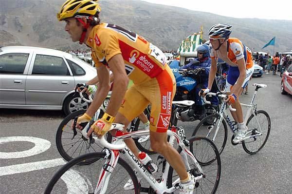 Race leader Alejandro Valverde (Caisse d'Epargne)