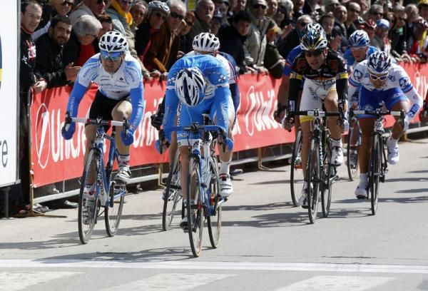 Manuel Belletti (Colnago-CSF Inox) takes it in a close sprint