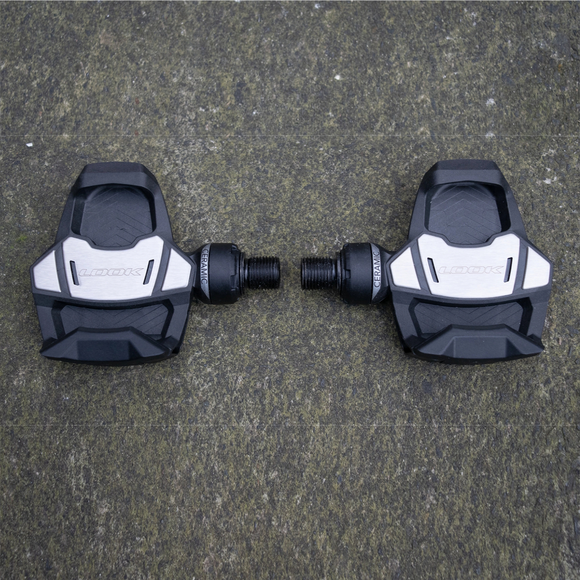 Pair of Look Keo Blade Carbon Ceramic clipless pedals on the ground 