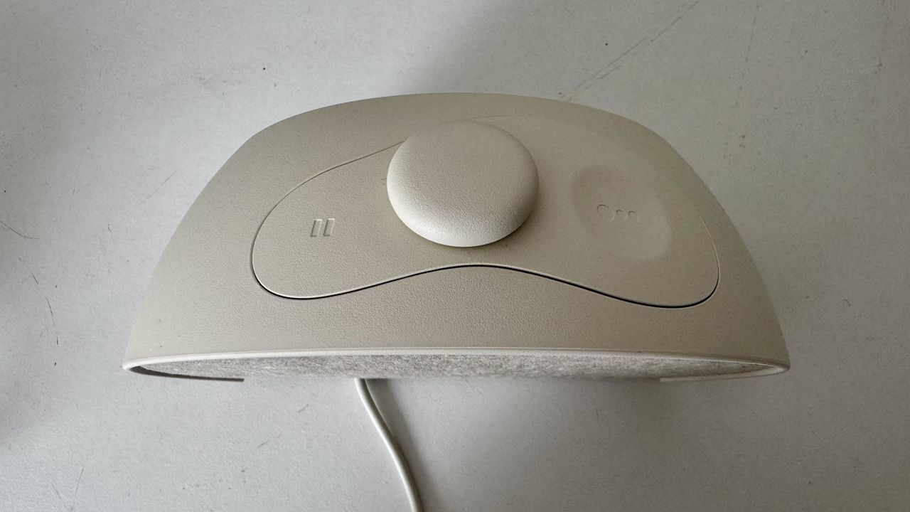 Buttons on the Hatch Restore 3 sunrise alarm clock