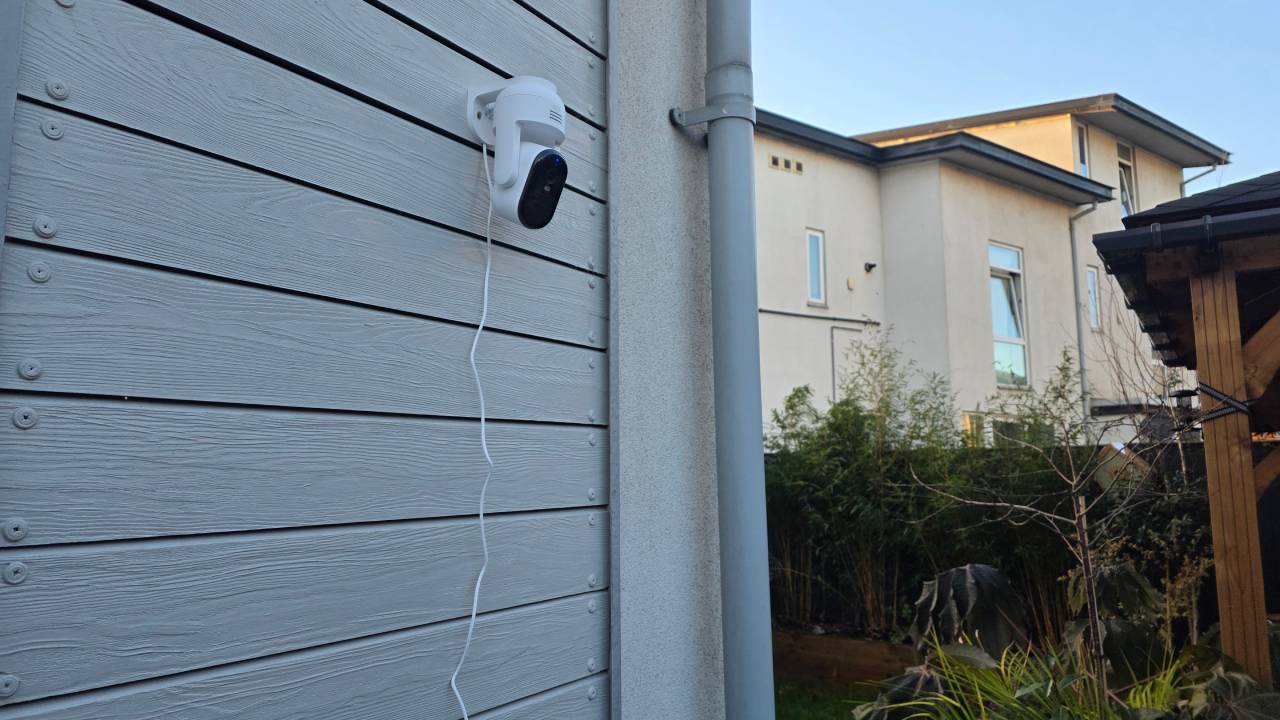 Arlo Essential 3 2K Pan-Tilt Security Camera