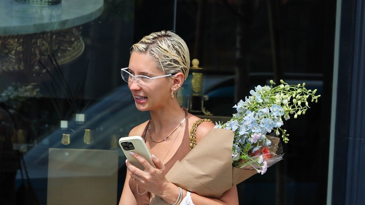 Cool Girls Know That Styling This Pant Trend With Flats Is the New It Spring Outfit