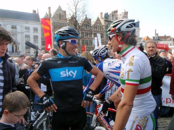 Juan Antonio Flecha (Sky) and Filippo Pozzato (Katusha) have a chin-wag at the start