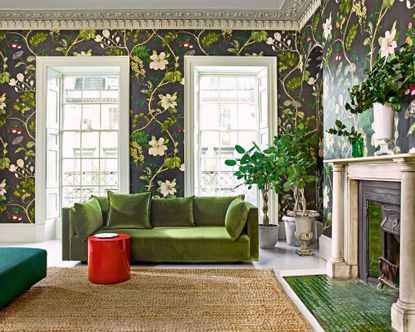Trailing florals: we explore this timeless wallpaper trend