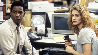 (L-R) Denzel Washington and Julia Roberts in "The Pelican Brief" (1993)