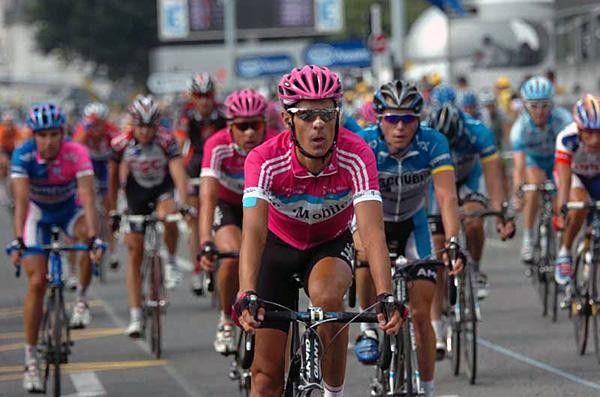 Andreas Kloden (T-Mobile) finishes with the bunch