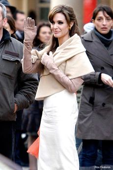 Angelina Jolie filming scenes for The Tourist in Paris - celebrity news