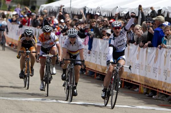 Theresa Cliff-Ryan (Exergy-Twenty12) beats Ina Teutenberg on stage 1 of the Exergy Tour