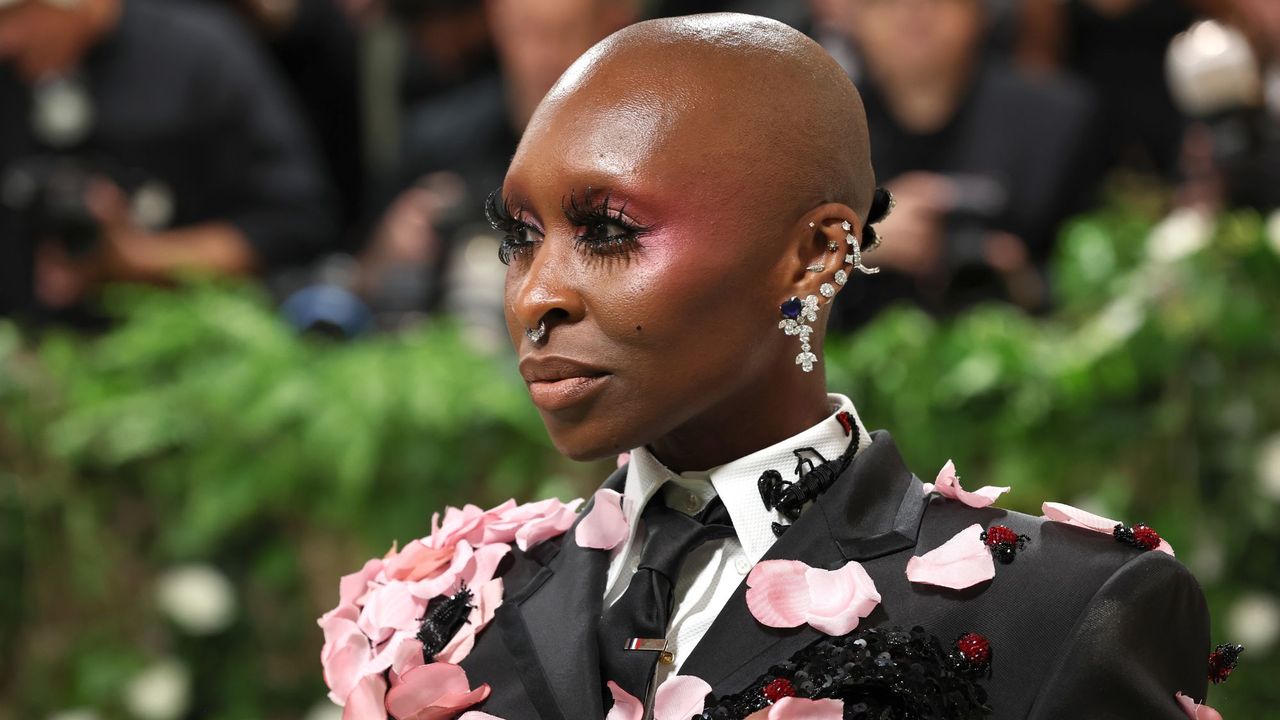 cynthia erivo wearing blusher at the met gala 2151791240