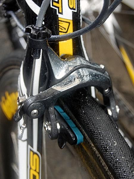 Dura-Ace 7900 brakes were fitted with Shimano's newest carbon-specific pads.