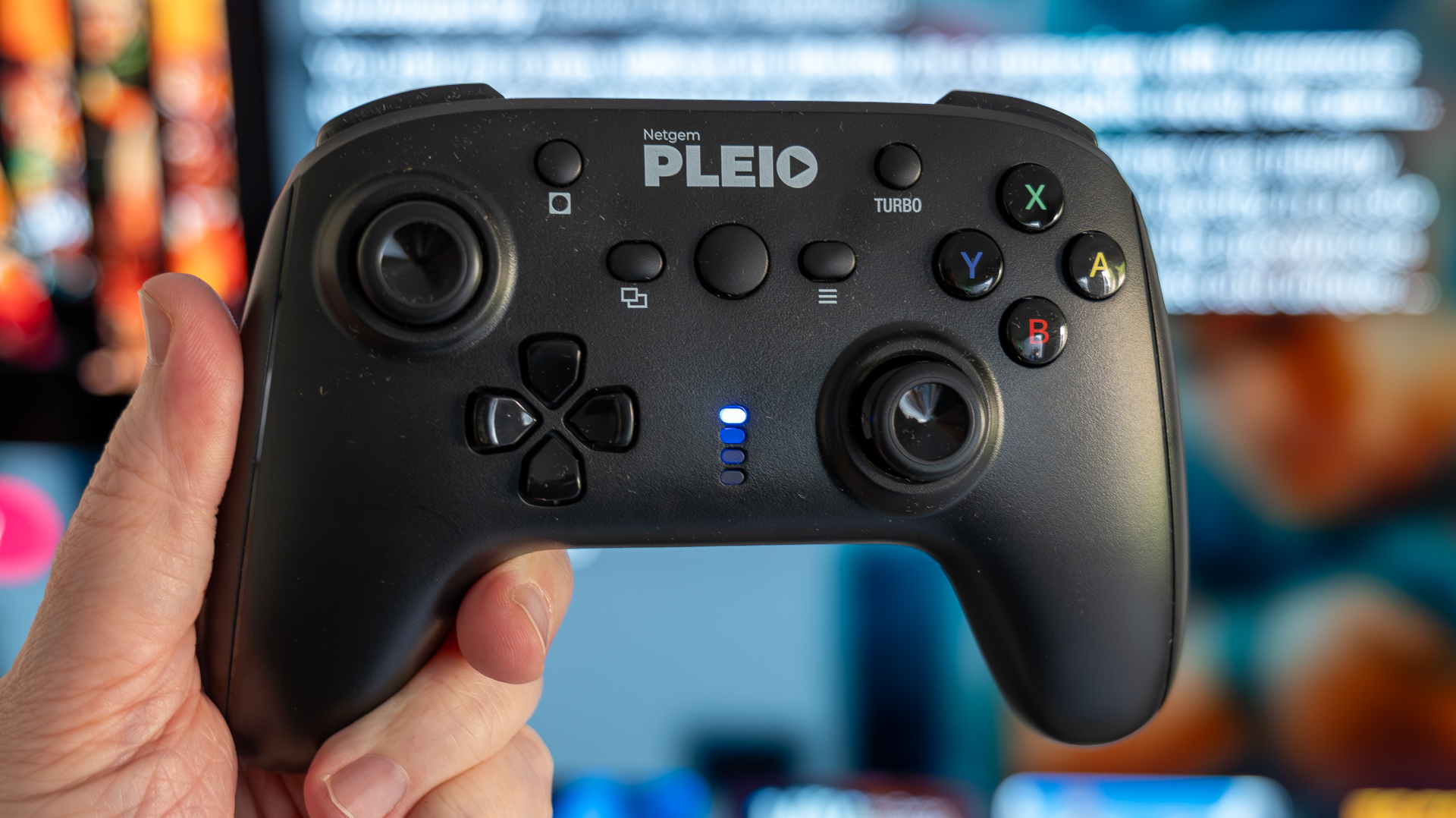 Netgem Pleio puck and accessories