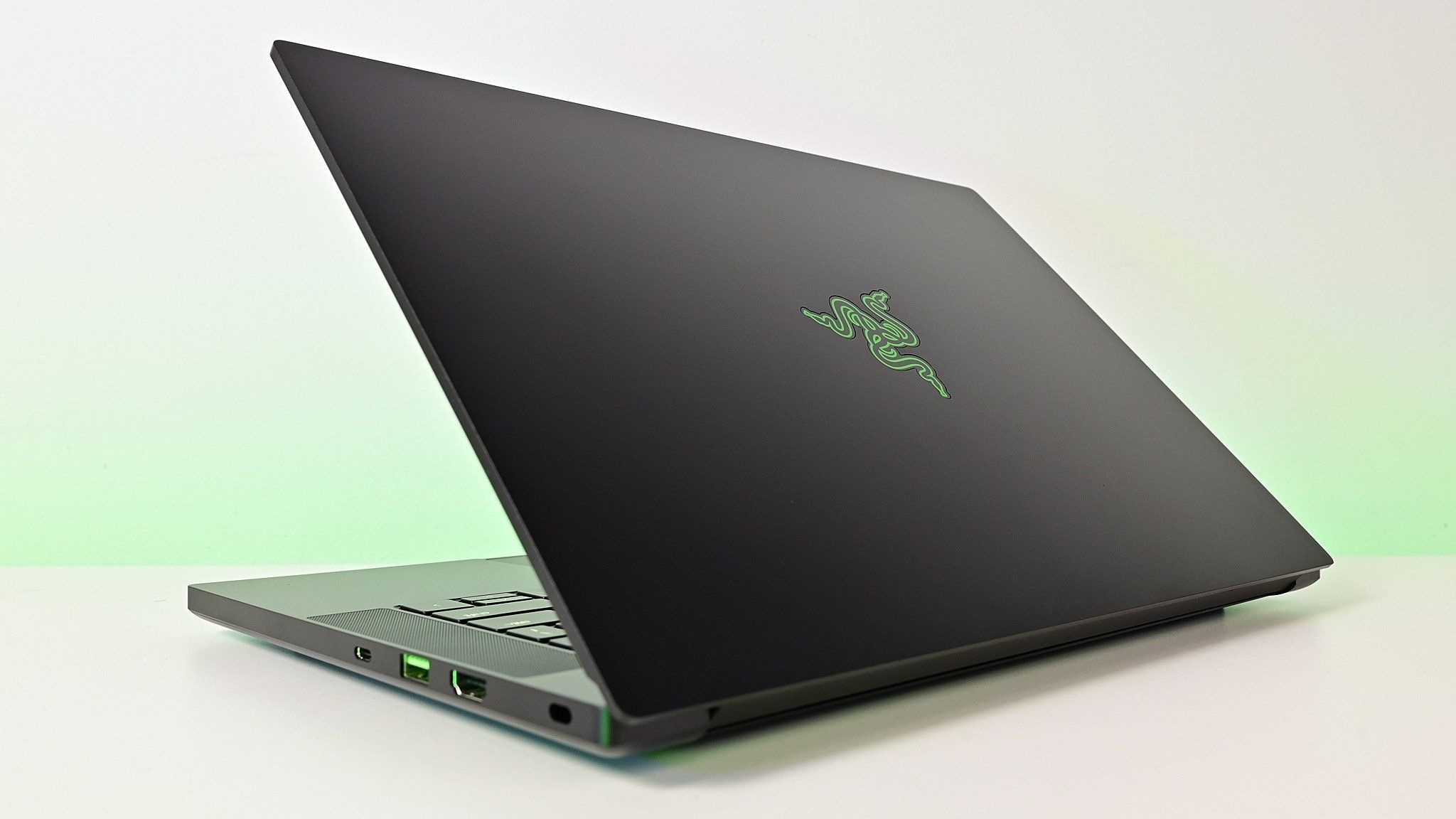 Deal alert: Razer slashed $1,000 off its powerful Blade 14 gaming 